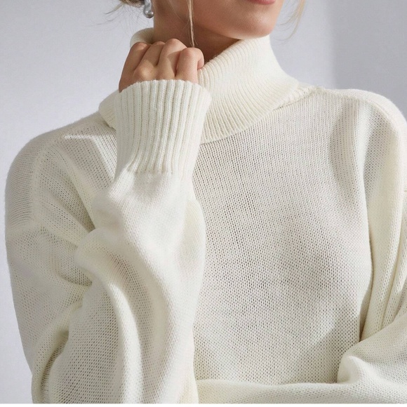 Classic Cream Turtleneck Loose Fit Sweater Skirt Set - Picture 5 of 6